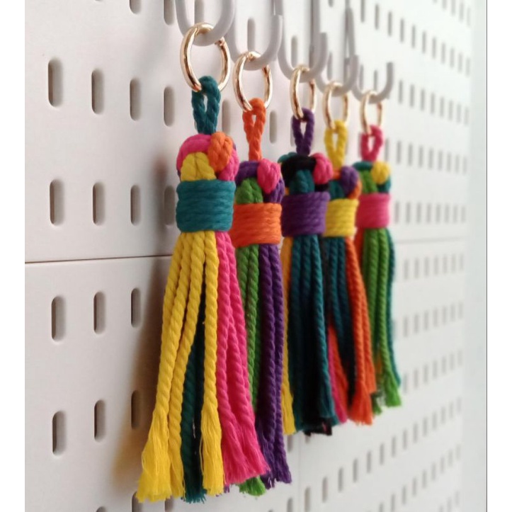 TUSSEL MACRAME/ BAGCHARM MACRAME / KEYCHAIN/ GANTUNGAN TÀS/ GANTUNGAN HIASAN