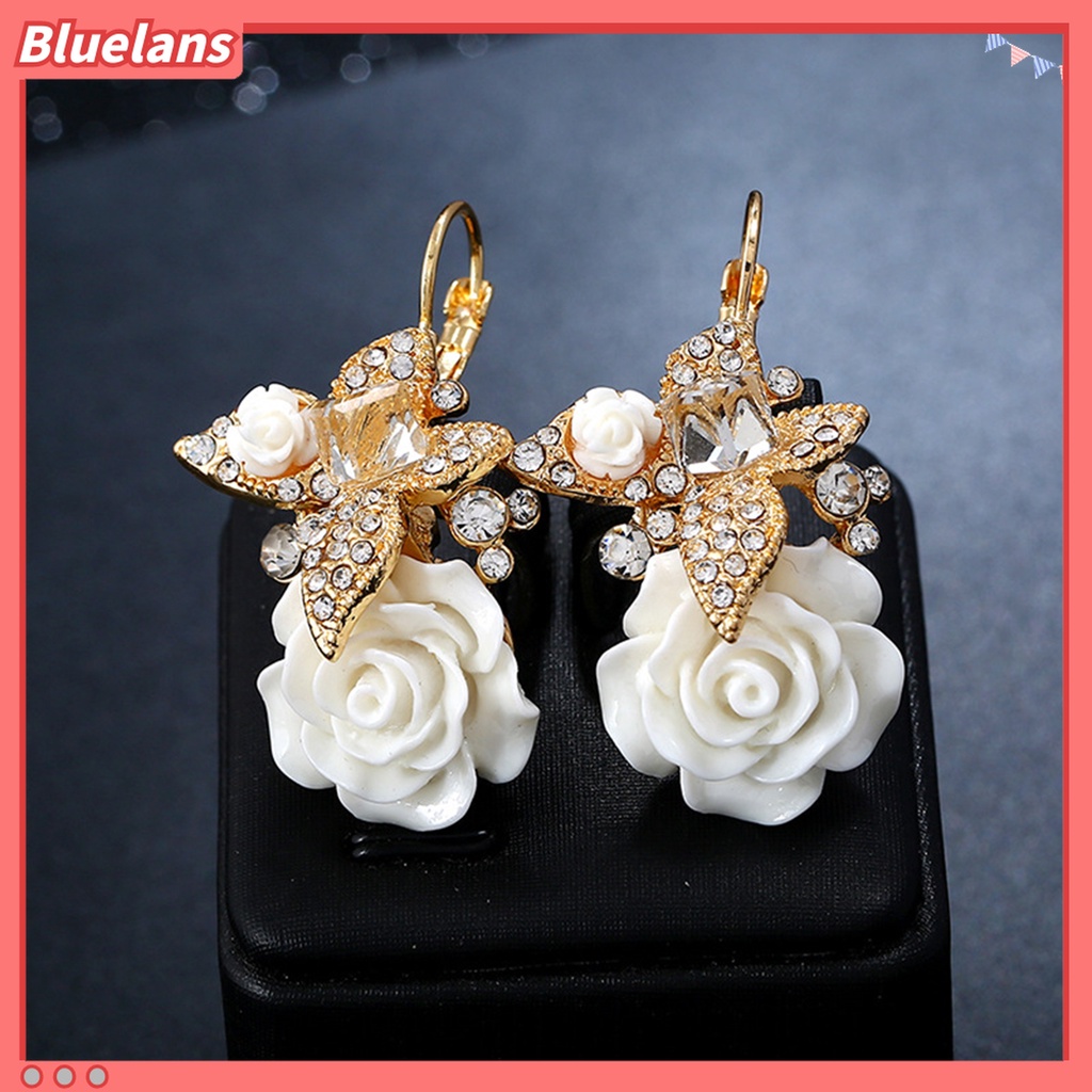 Bluelans 1 Pasang Anting Wanita Bentuk Bunga Aksen Berlian Imitasi Gaya Vintage Tahan Lama Untuk Pernikahan