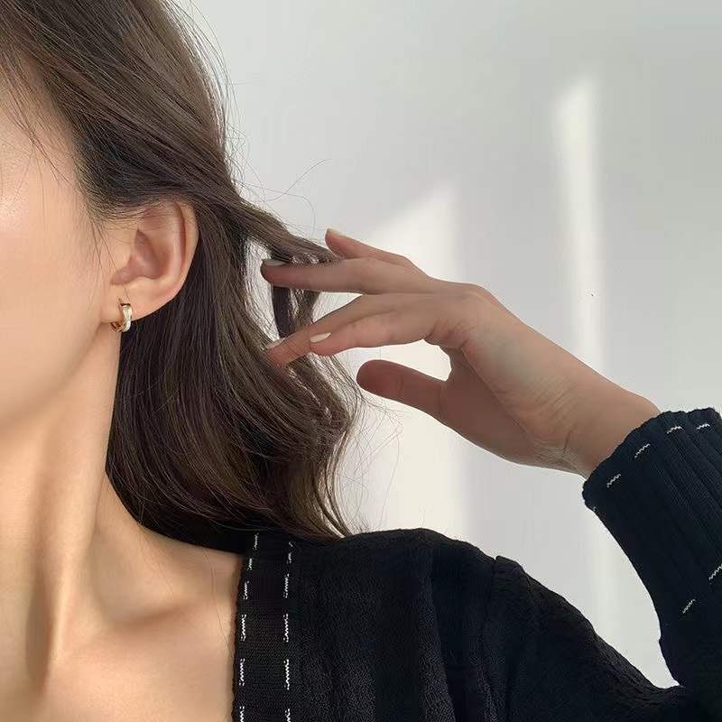 Anting Hoop Bentuk Salib Warna Emas Untuk Wanita