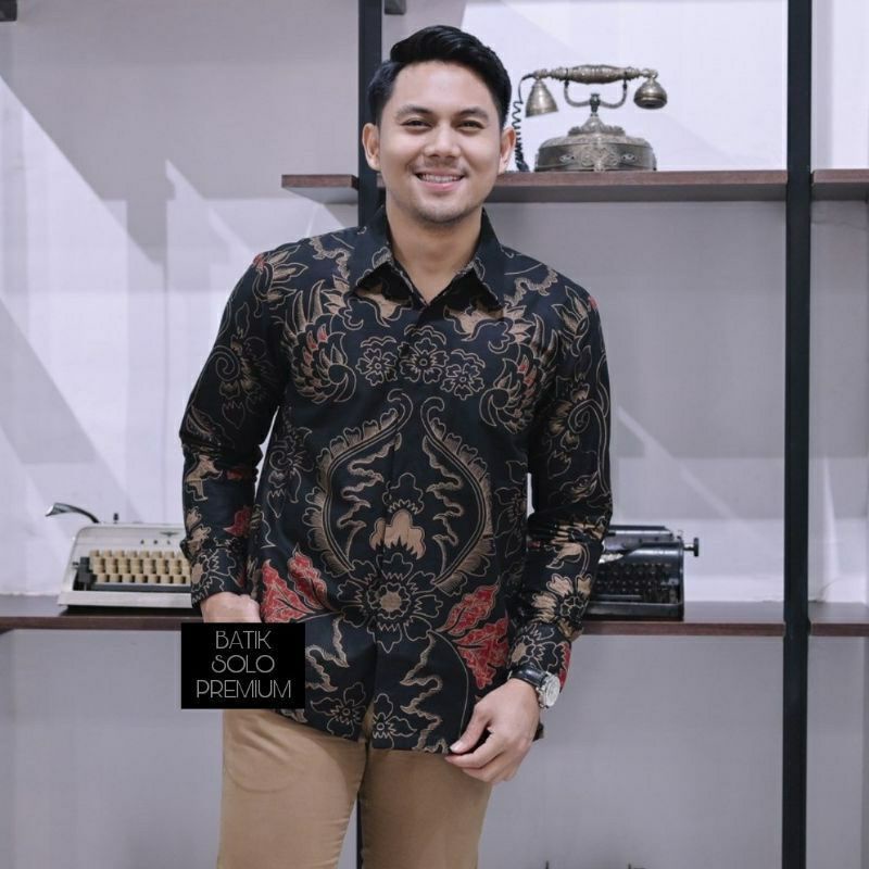 BATIK BOLO DEWO Motif Mahkota Merah Hem Atasan Kemeja Baju Batik Pria