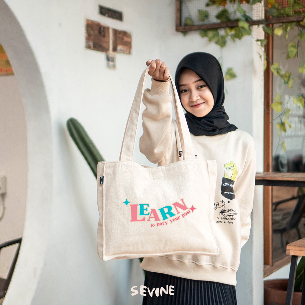 Sevine Totebag Kanvas Tas Wanita Tote Bag Kuliah Sekolah Kerja Dengan Kantong Laptop Quotes Aesthetic - KA