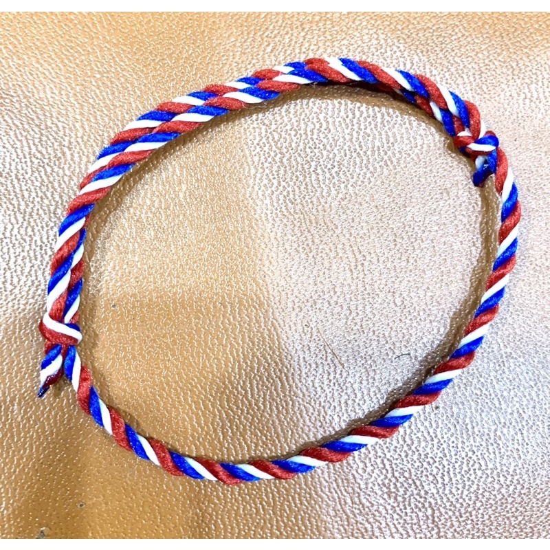 Gelang Tridatu warna merah putih biru