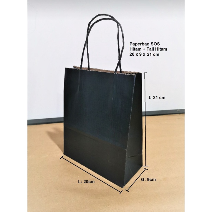 

Paperbag SOS Kantong Kertas Hitam + Tali Uk.20x9x21cm ( Isi: 10 Pcs )