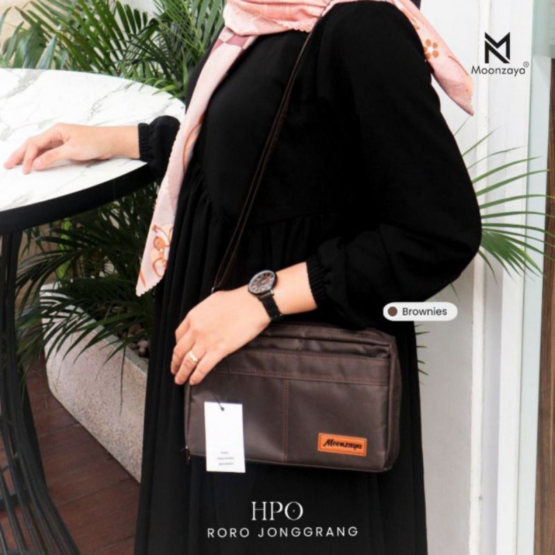 TAS WANITA SELEMPANG BAHAN CANVAS RORO JONGGRANG BY MOONZAYA INDONESIA