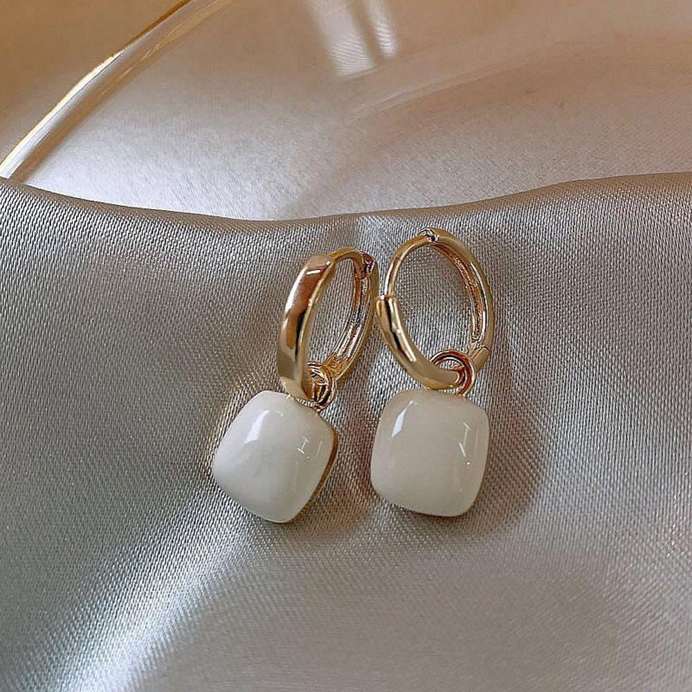 Mxbeauty Anting Menjuntai Wanita Fashion Perhiasan Desain Sederhana Warna Putih Manis Warna Hijau Bentuk Kubus Enamel Alloy Fashion Hoop Earrings