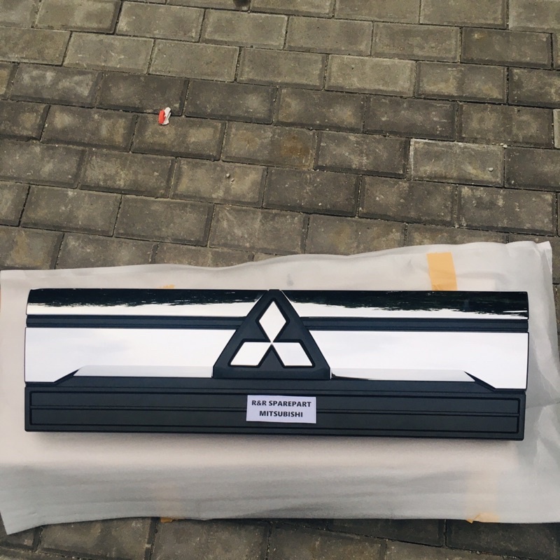 Gril L300 EURO 4 gril depan L300 Euro 4 Original 100% asli  Mitsubishi  MMKSI 7405B075