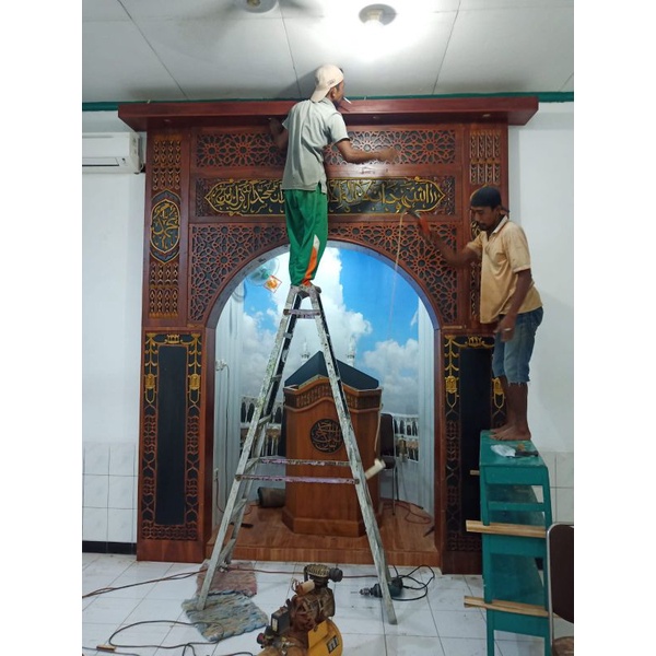 Mihrab Kayu Jati Ukiran Kaligrafi dan Dekorasi Mihrab Masjid Mushola Modernu Jati