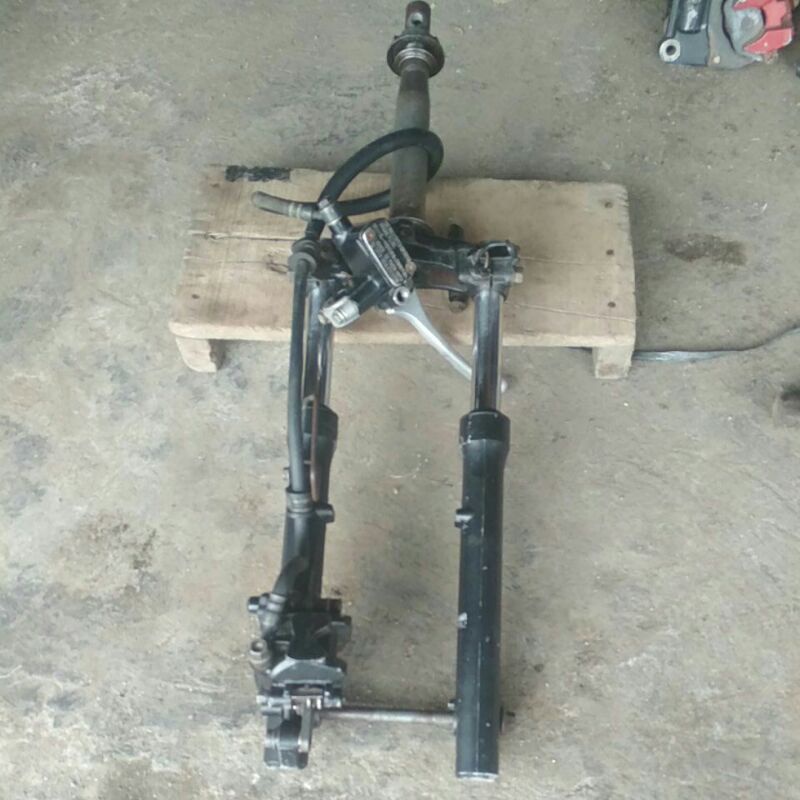 SHOCK DEPAN SATU PAKET BEAT AS TABUNG SEGITIGA DAN CAKRAM UNTUK BEAT SPASY VARIO 125cc/150cc