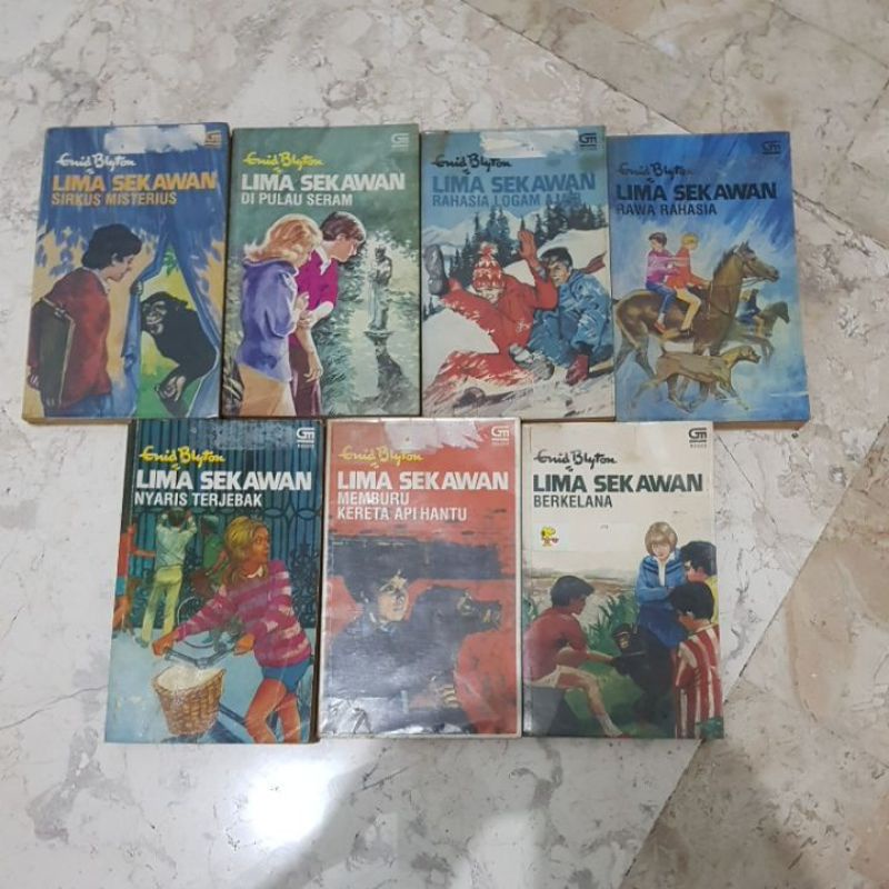 Buku / Komik Lima Sekawan ( Sirkus Misterius, Di Pulau Seram, Rawa Rahasia, Rahasia Logam Ajaib, Nya