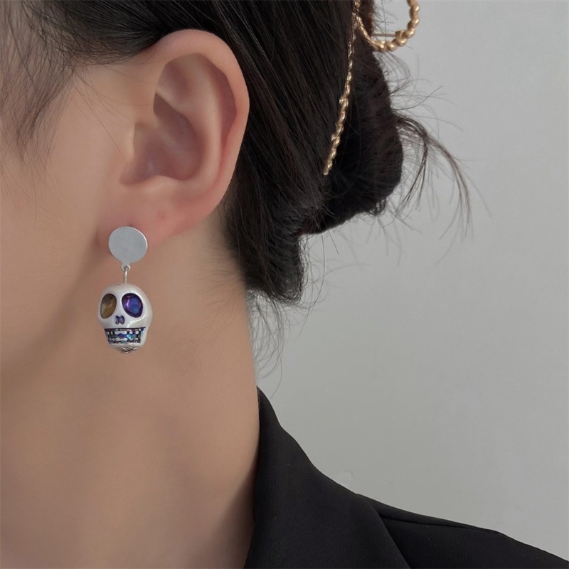 1 Pasang Anting Desain Tengkorak Horror Bahan Alloy Gaya Retro Punk Untuk Wanita