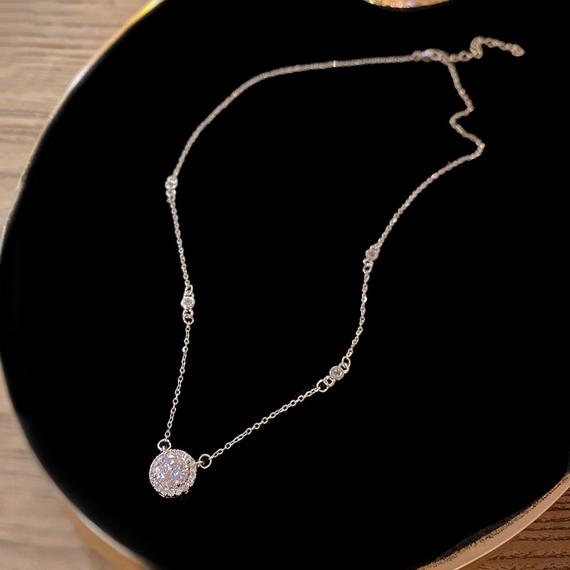 Kalung Choker Bahan Titanium steel Aksen Zircon Untuk Wanita