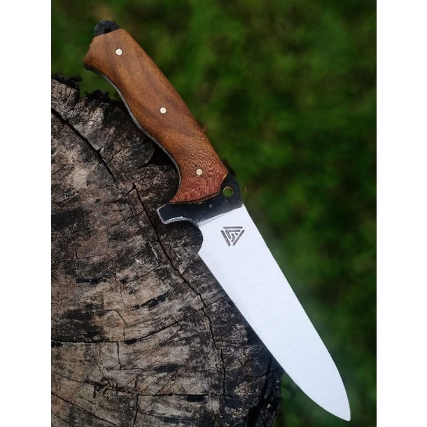 Pisau survival outdoor