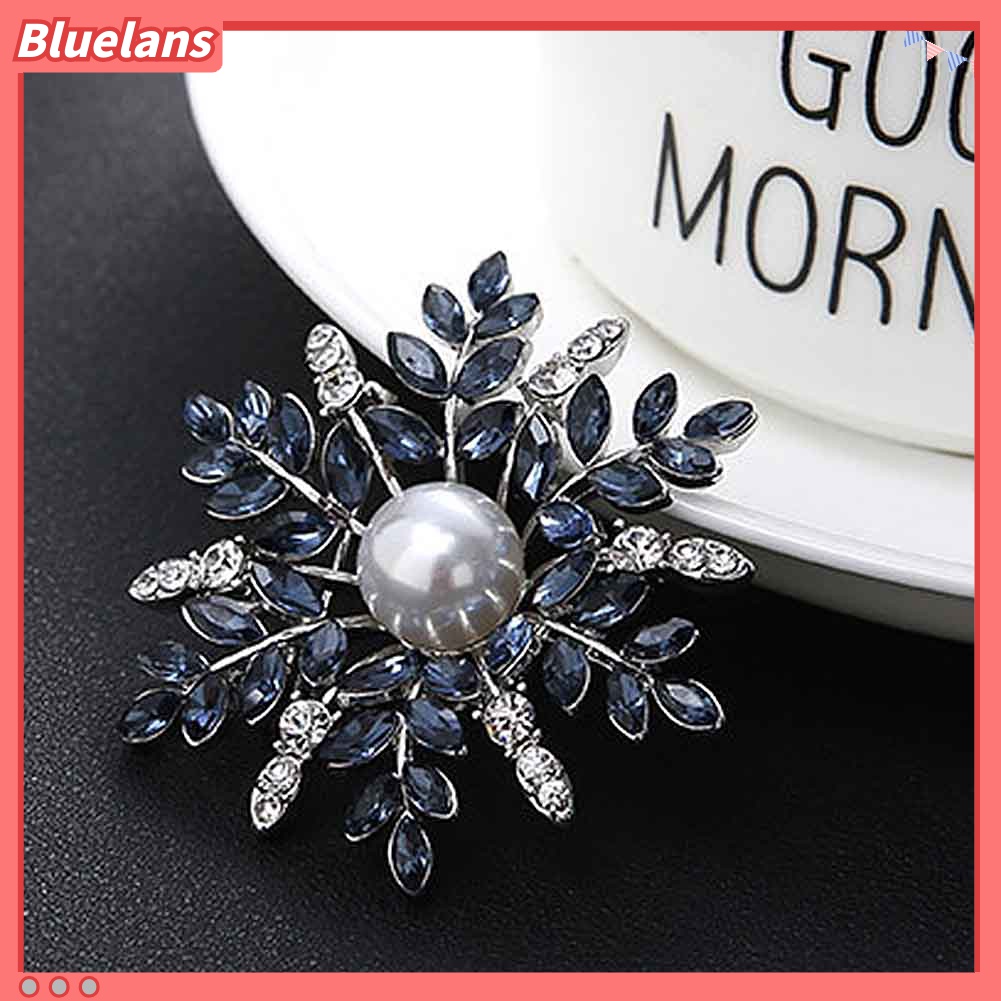 Bros Pin Desain Snowflake Aksen Mutiara Berlian Imitasi Untuk Aksesoris Cardigan Syal Wanita