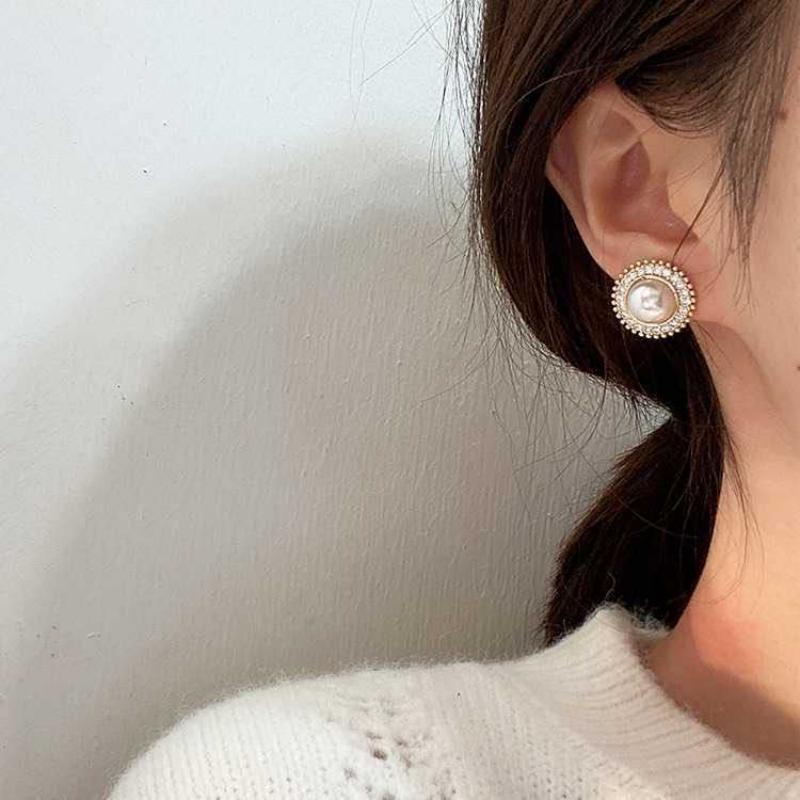 Anting Stud Bentuk Bulat Kecil Aksen Mutiara Untuk Wanita