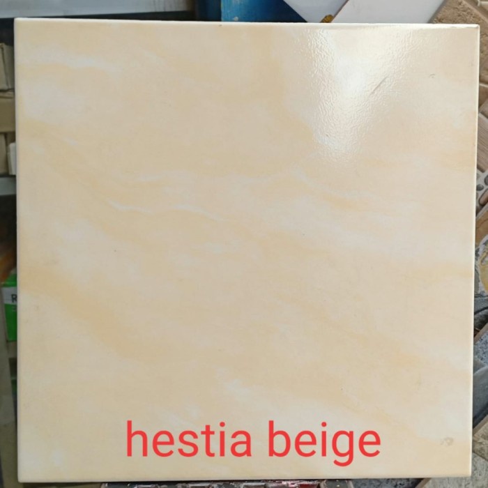 KERAMIK 40X40 HESTIA BEIGE GLOSSY - MULIA TILE
