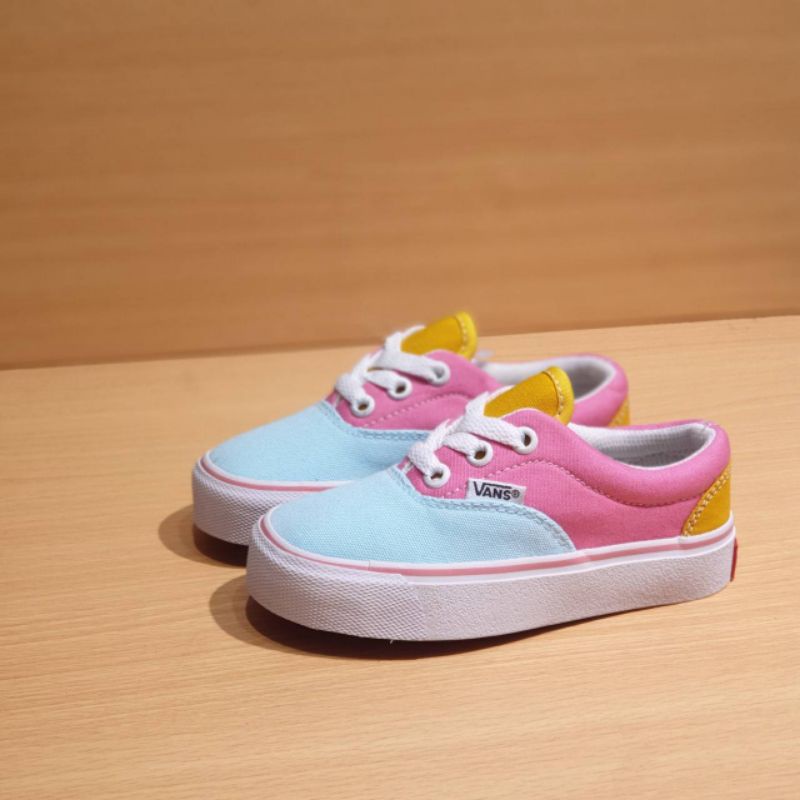 sepatu anak perempuan sepatu anak vans authentic pink blues sudah termasuk box &amp; kaus kaki .