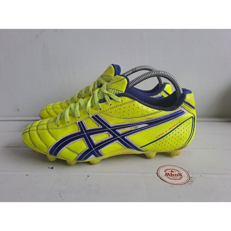 Sepatu Sepakbola Asics DS Light