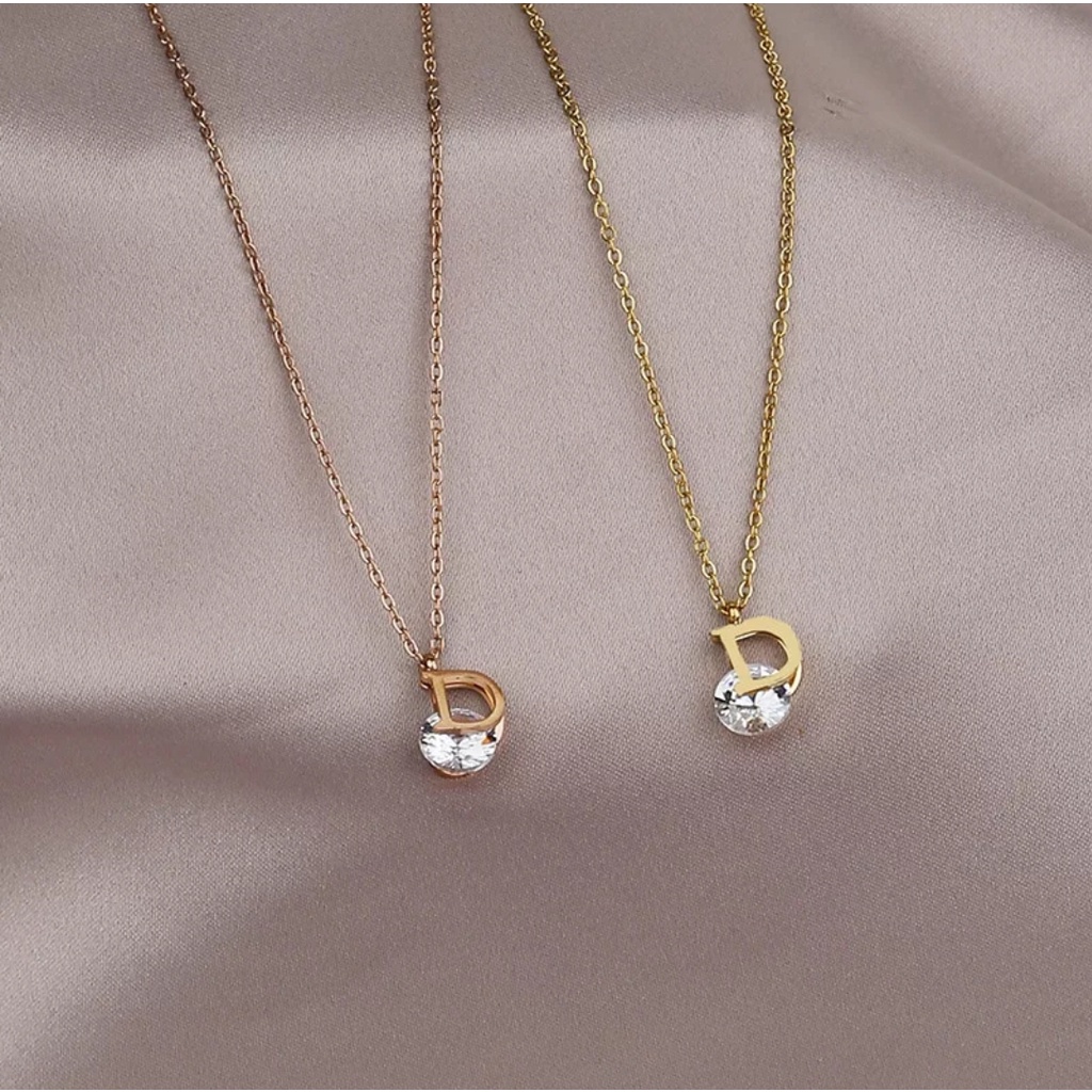 Kalung Titanium Model Huruf D Diamond Artificial Dengan Warna RoseGold dan Gold