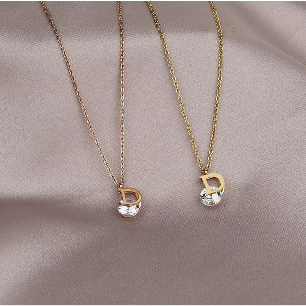 Kalung Titanium Model Huruf D Diamond Artificial Dengan Warna RoseGold dan Gold