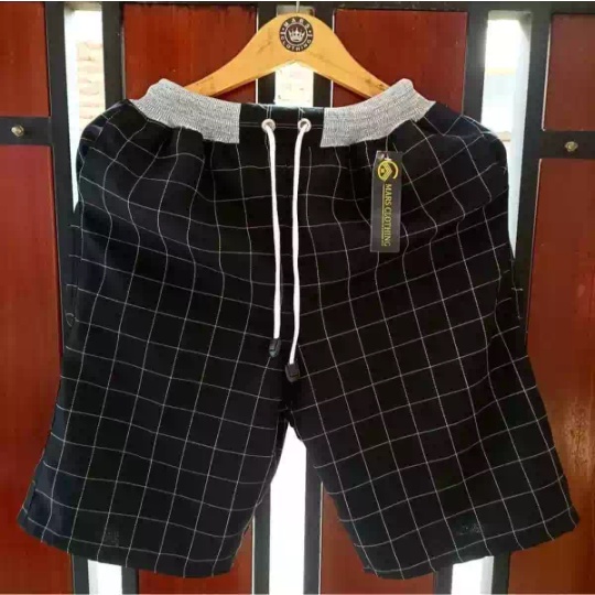 Yang Sedang Hit's Tartan Kotak Pendek