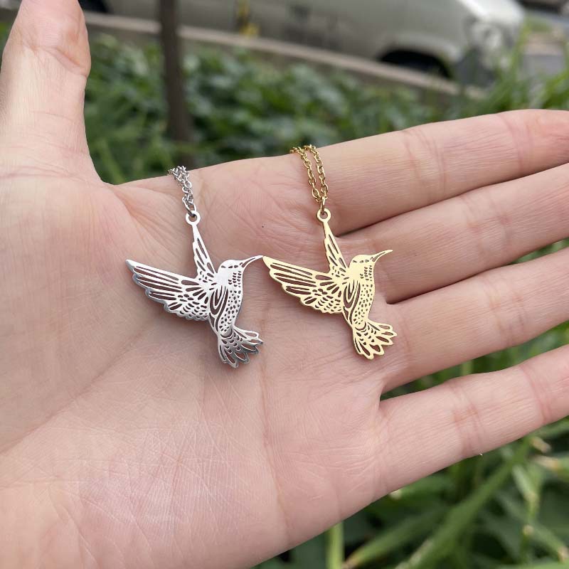 Kalung Rantai Liontin Burung Kolibri Bahan Stainless Steel Untuk Wanita