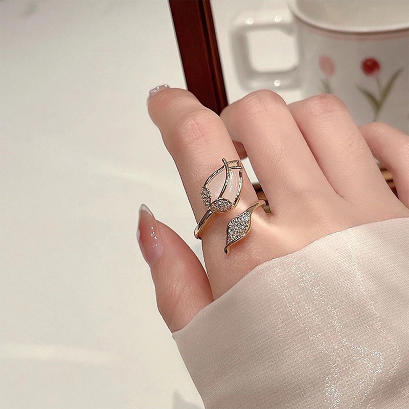 Cincin Model Terbuka Bahan Alloy Plating Gold Desain Daun Tulip Hias Opalberlian Imitasi Untuk Wanita