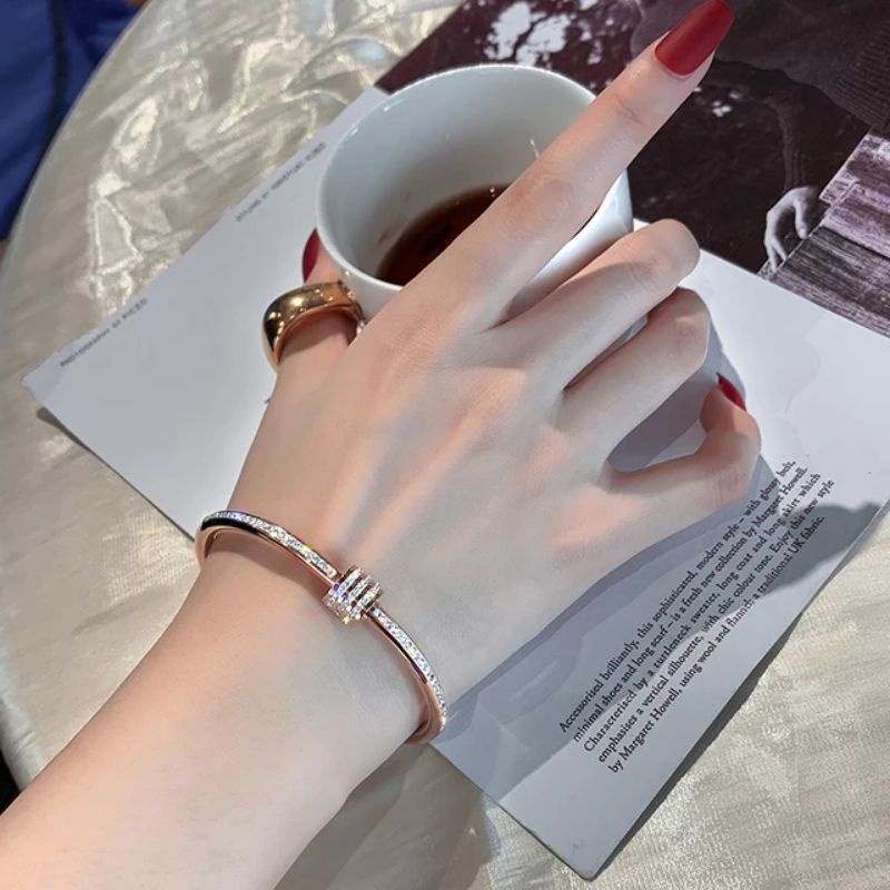 gelang titanium perhiasan wanita import anti luntur