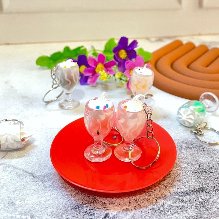 GANTUNGAN KUNCI ICE CREAM SUNDAE BENTUK GELAS CUTE LUCU HARGA TERMURAH KEYCHAIN IMUT ES KRIM FLOAT WARNA-WARNI KUALITAS TERJAMIN GIFT SEPCIAL UNIK READY GROSIR DAN COD