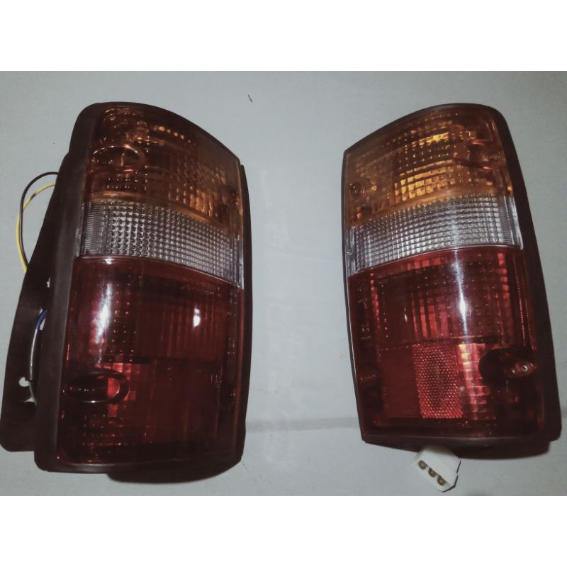 lampu belakang kijang super/grand baut 4