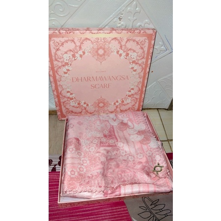 wearing klamby Dharmawangsa Scarf “Rose”