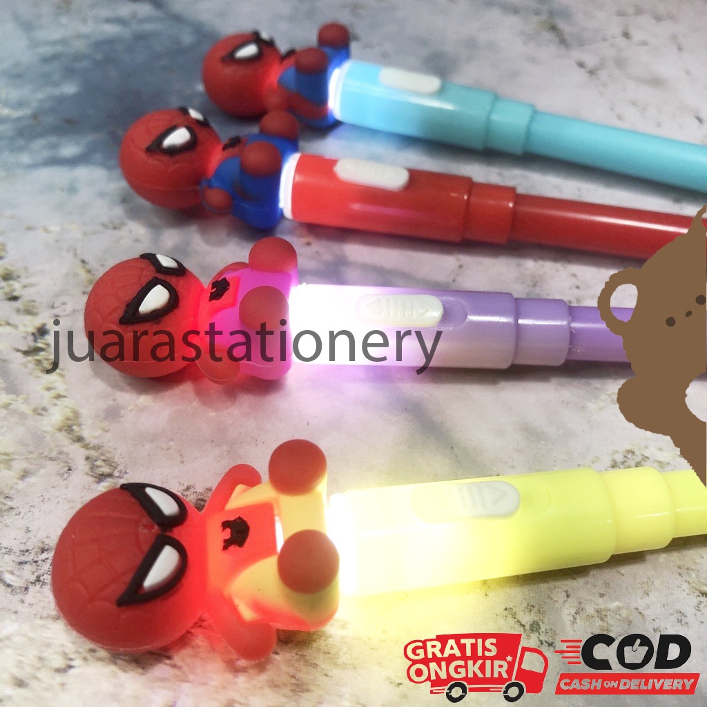 

1257 - Pena SPIDERMAN LED Lucu LED SuperHero Pen Murah Pena Karakter Produk Import Murah / Pulpen Tinta Anak / Bolpen Tinta Hitam / Bolpoin Karakter Anak Lucu