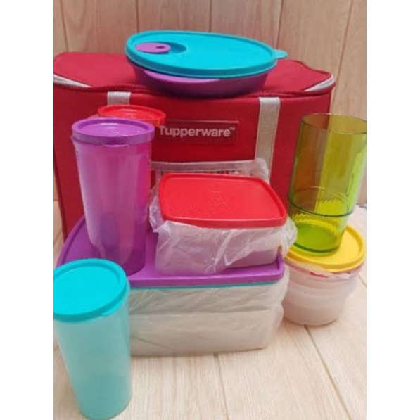 Kotak makan Tupperware