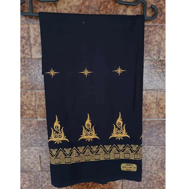 KDR.31Oc22ѕ ‣ sarung bordir warna hitam,benang kuning motip gayo besar