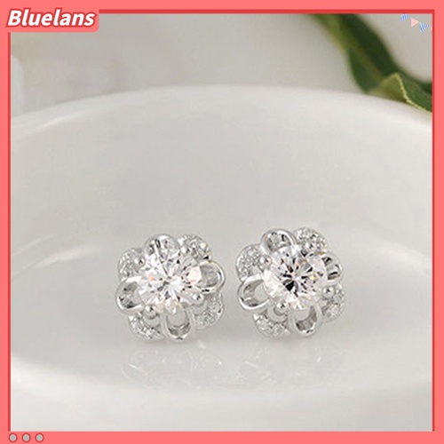 Anting Stud 925 Sterling Silver Bentuk Bunga Hollow Aksen Berlian Imitasi Untuk Wanita
