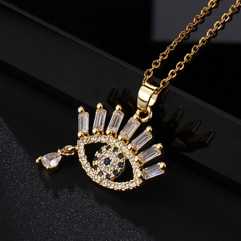 Kalung Rantai Dengan Liontin Mata Iblis
