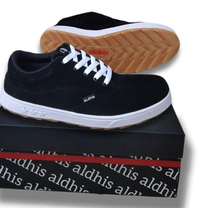 Terbaik.. Sepatu Pria Sneakers Cowok Keren Buat Gaya Sekolah Kerja Kets Casual Kekinian Original Lok