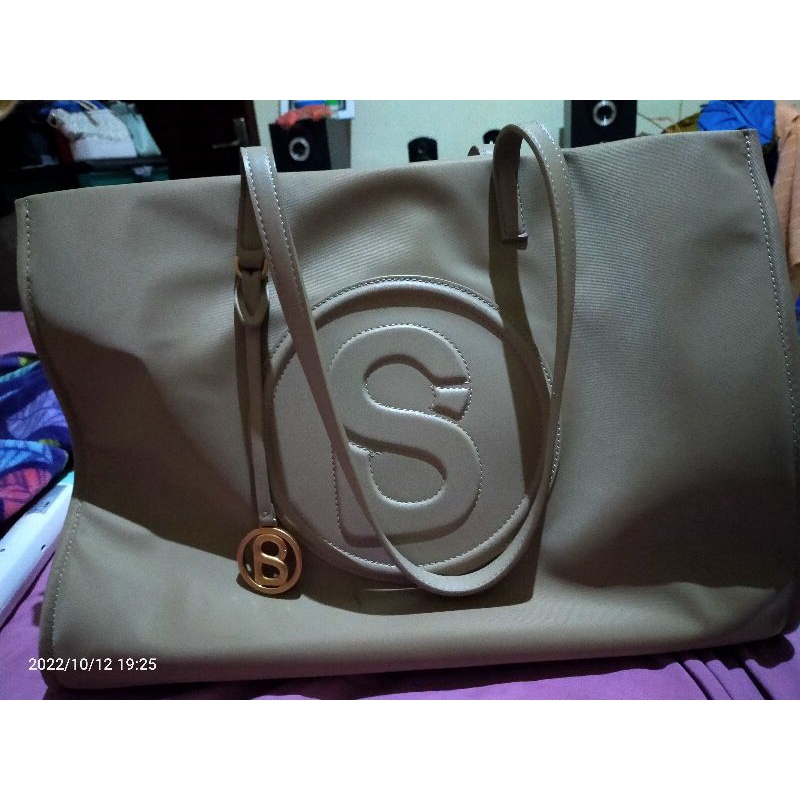 Aaliya nylon tote bag buttonscarves
