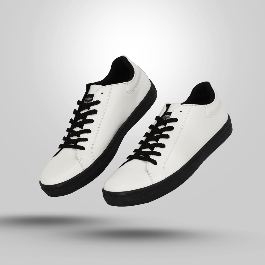 Sepatu Sneakers Casual Pria Original Footwear | SB OCTA WHITE BLACK