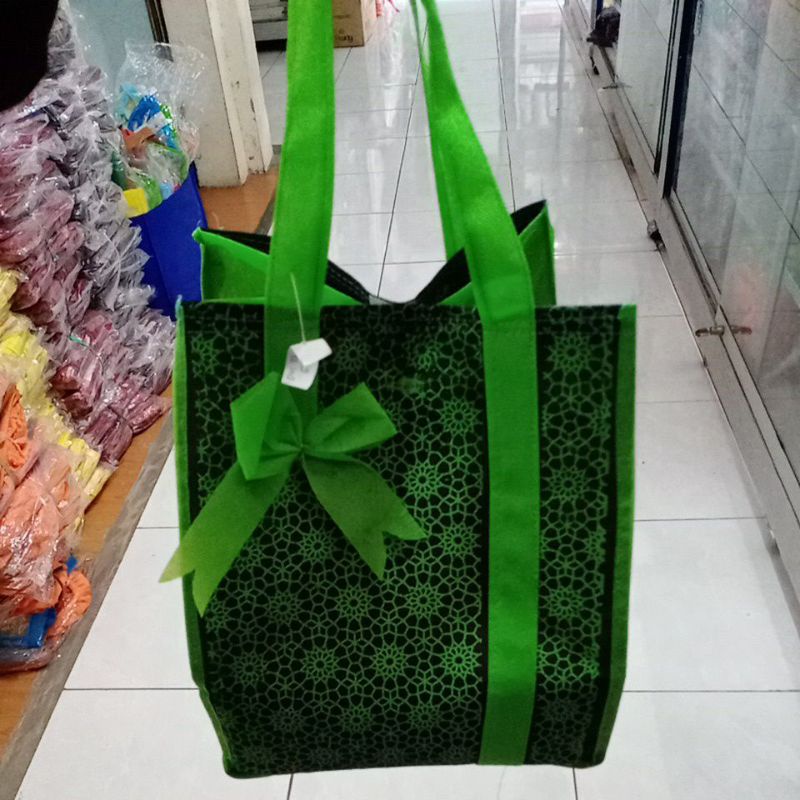 goodie bag nasi kotak 22×22 motif pita /tas dus motif 22 , Isi 12pcs