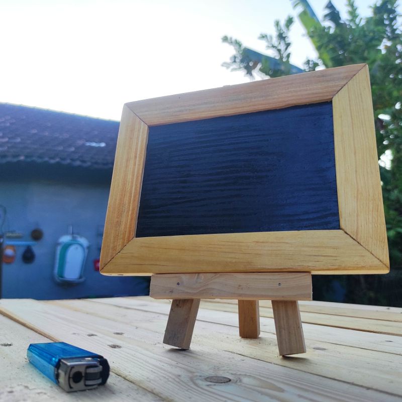 

Papan Tulis Mini Ukuran 15x20cm Plus Easel Penyangga Free Kapur & Penghapus