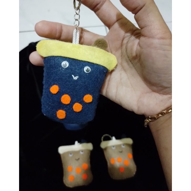 Gantungan Kunci Boneka Boba dari Kain Flanel