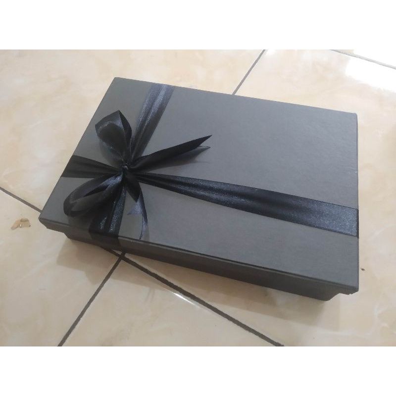 hard box ekslusive, kotak kado, kotak hampers ukuran 20x15x8