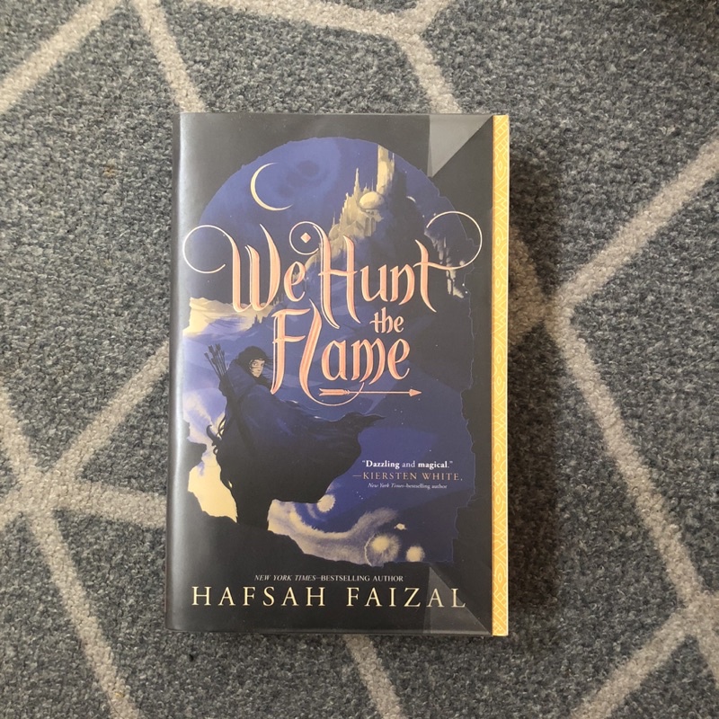 (SOFTCOVER) We Hunt the Flame by Hafsah Faizal Preloved