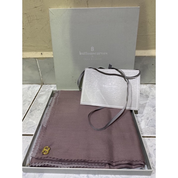 olla square buttonscarves