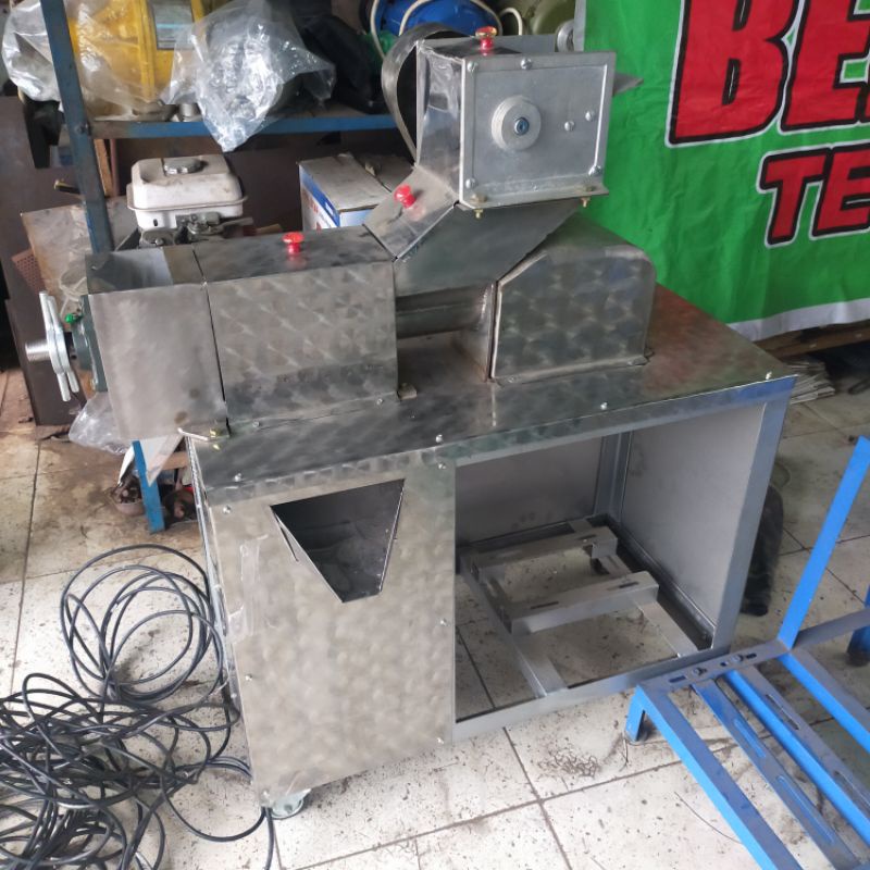MESIN PARUT KELAPA PLUS PERAS SANTAN KELAPA SIAP PAKAI