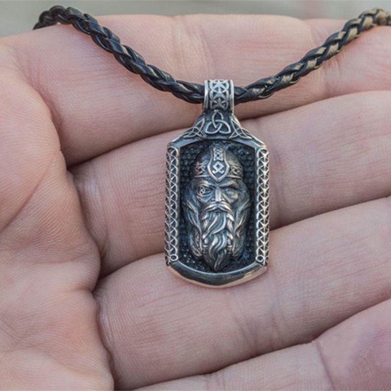 Kalung Liontin Odin Bahan Stainless Steel Lapis Silver Gaya Vintage Rock Untuk Pria