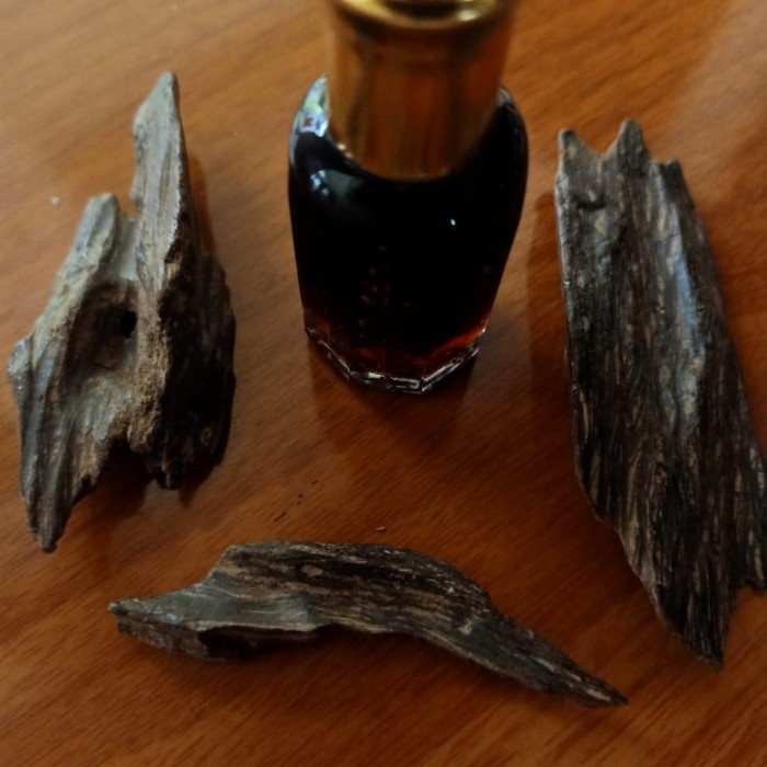 MINYAK GAHARU KALIMANTAN / MINYAK GAHARU MALINO / 1TOLA 12ML TERMURAH