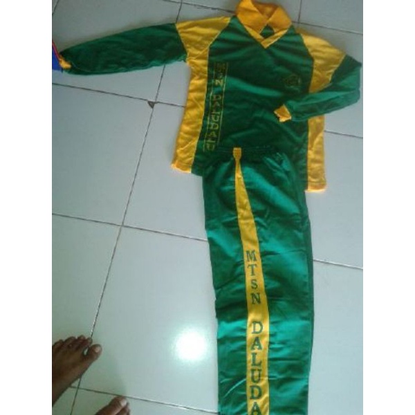 Seragam olahraga SMA