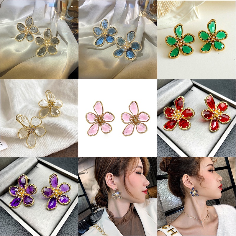 Anting Bentuk Bunga Aksen Kristal Bahan Alloy Gaya Retro Untuk Wanita