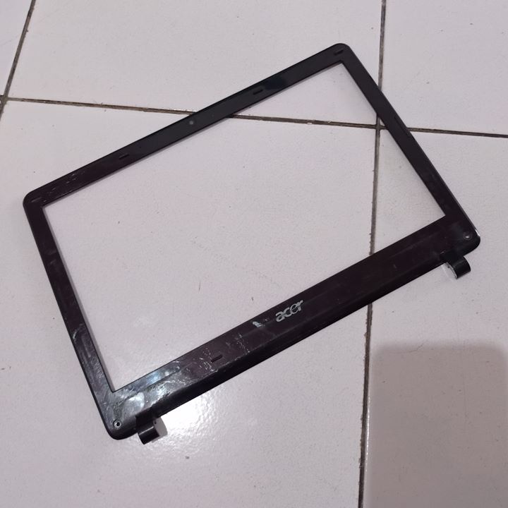 Frame Layar LCD Notebook Acer Aspire One 722 Bekas Second 57